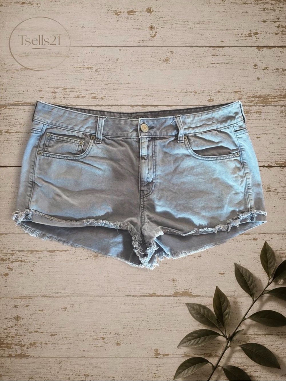American Eagle Tomgirl Shortie Grey Distressed Denim Shorts - Size 14